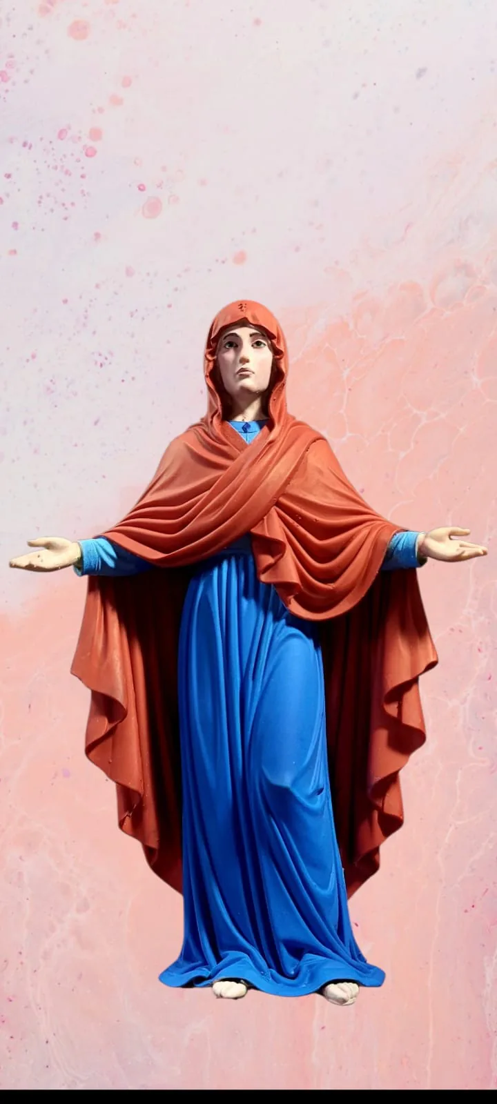 Imagem policromada de Nossa Senhora de Pentecostes de braços abertos, com manto vermelho sobre túnica azul